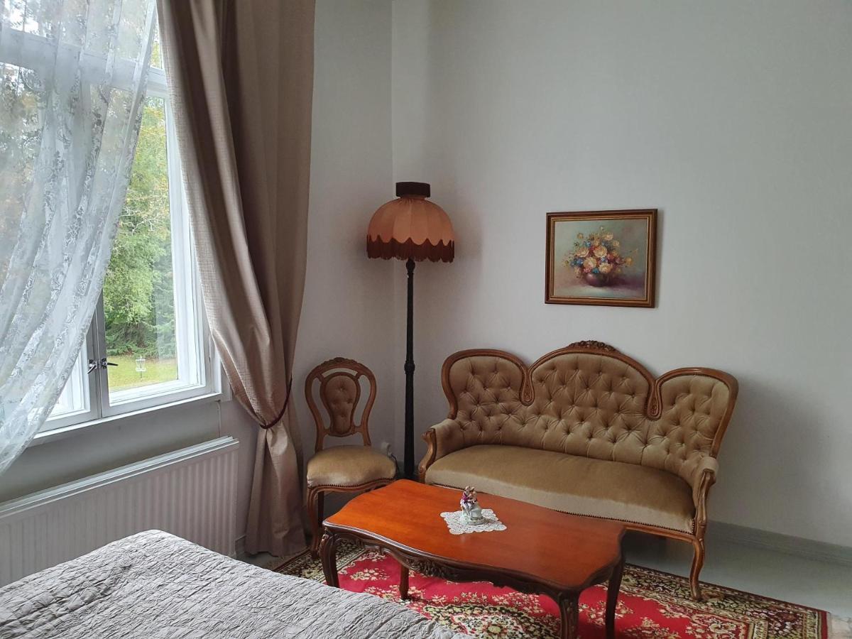 Neitsytniemen Kartanohotelli Virasoja Exterior foto